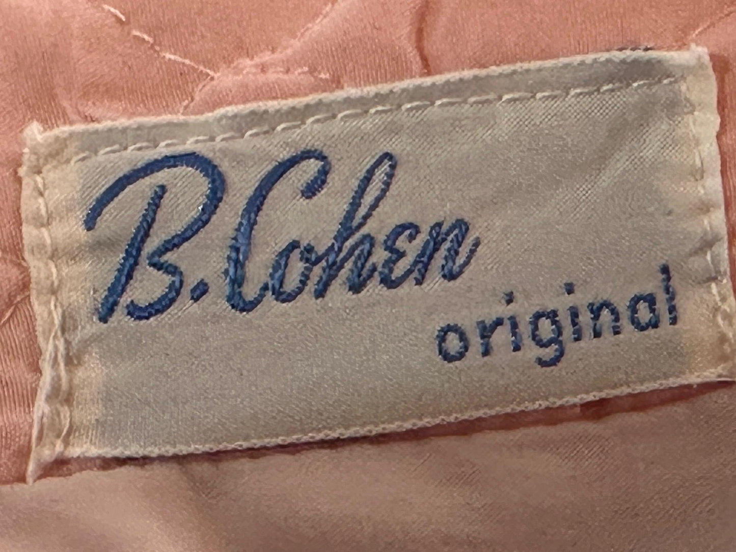 B. COHEN vintage 1940s dressing gown robe, quilted baby pink wrap front housecoat