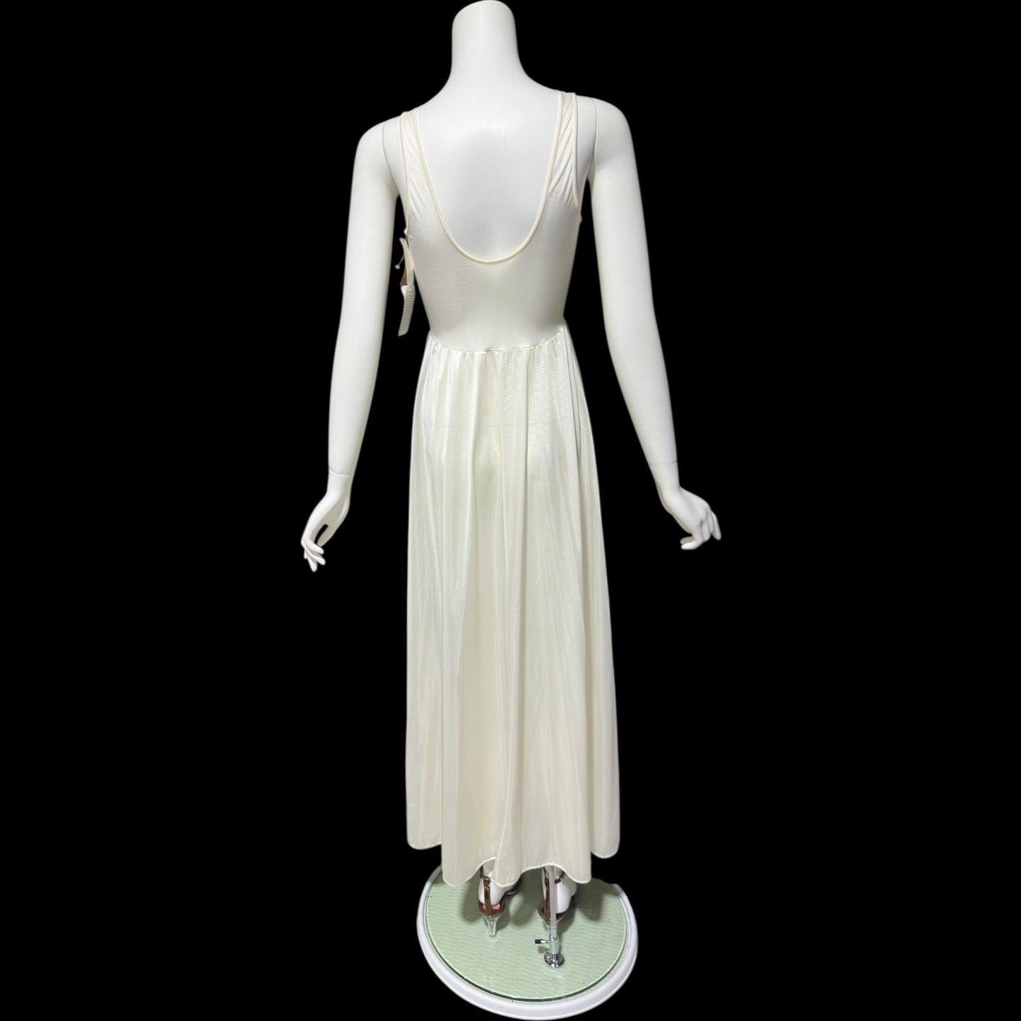 OLGA vintage 1970s nightgown, #92097 Bodysilk Creamy White full sweep night gown dress