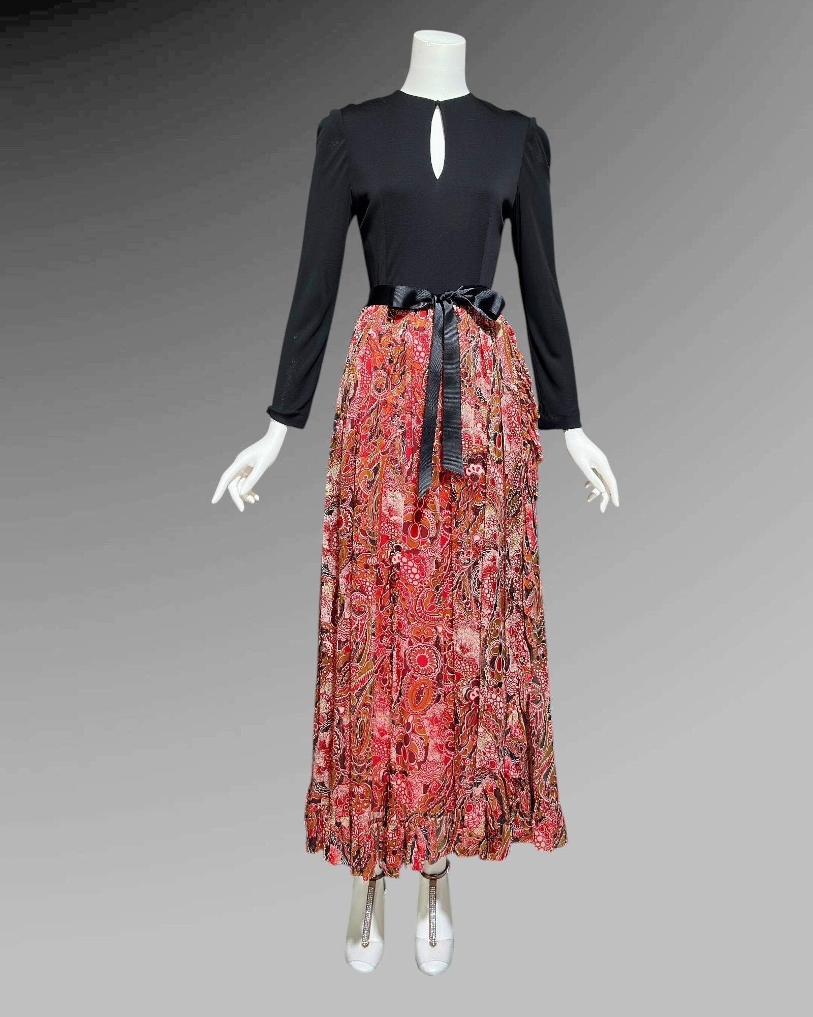 MOLLIE PARNIS BOUTIQUE, for Lord & Taylor, vintage 1970s evening dress, Black jersey knit with red paisley maxi dress