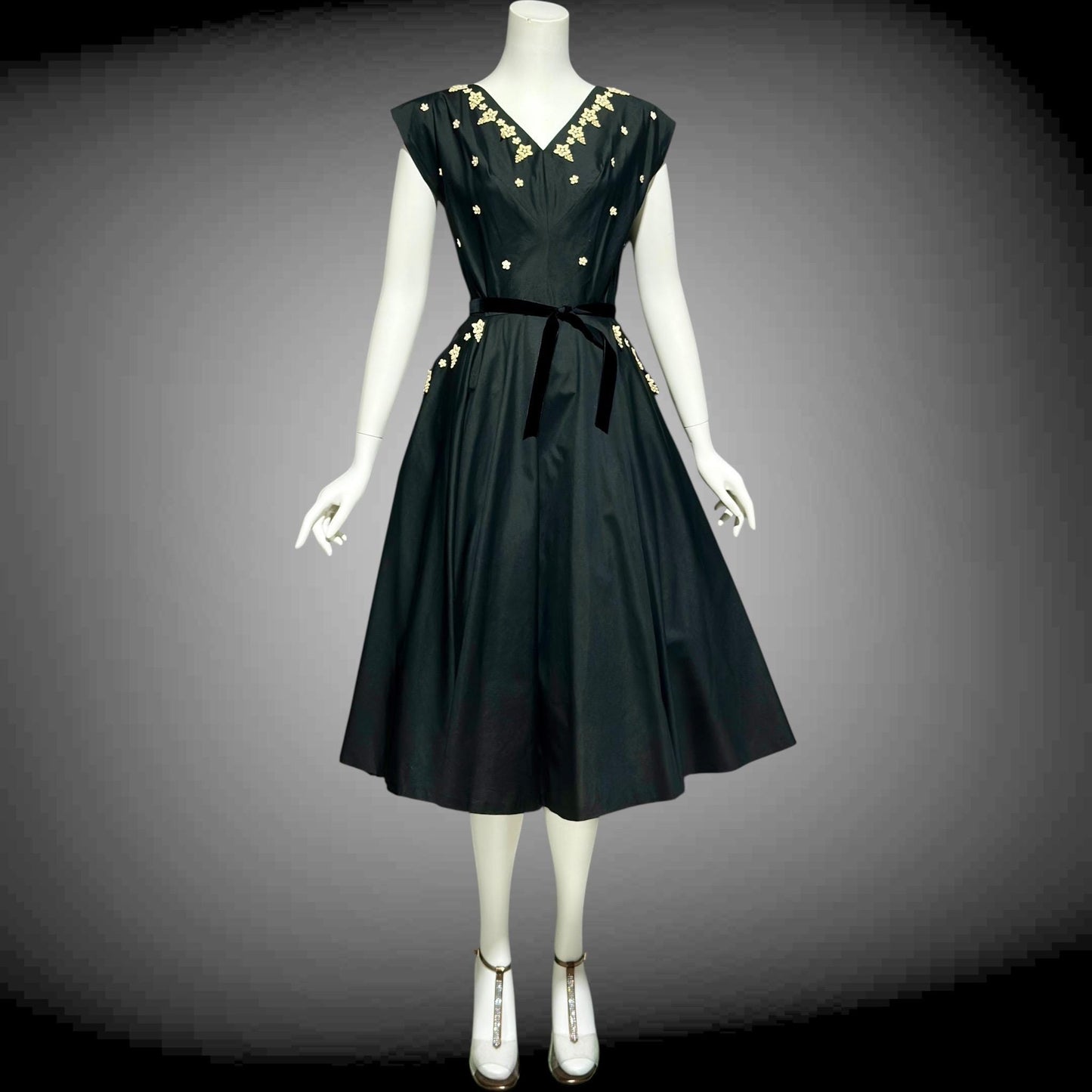1940s vintage Black polished cotton cocktail party dress, circle skirt fit & flare evening dress
