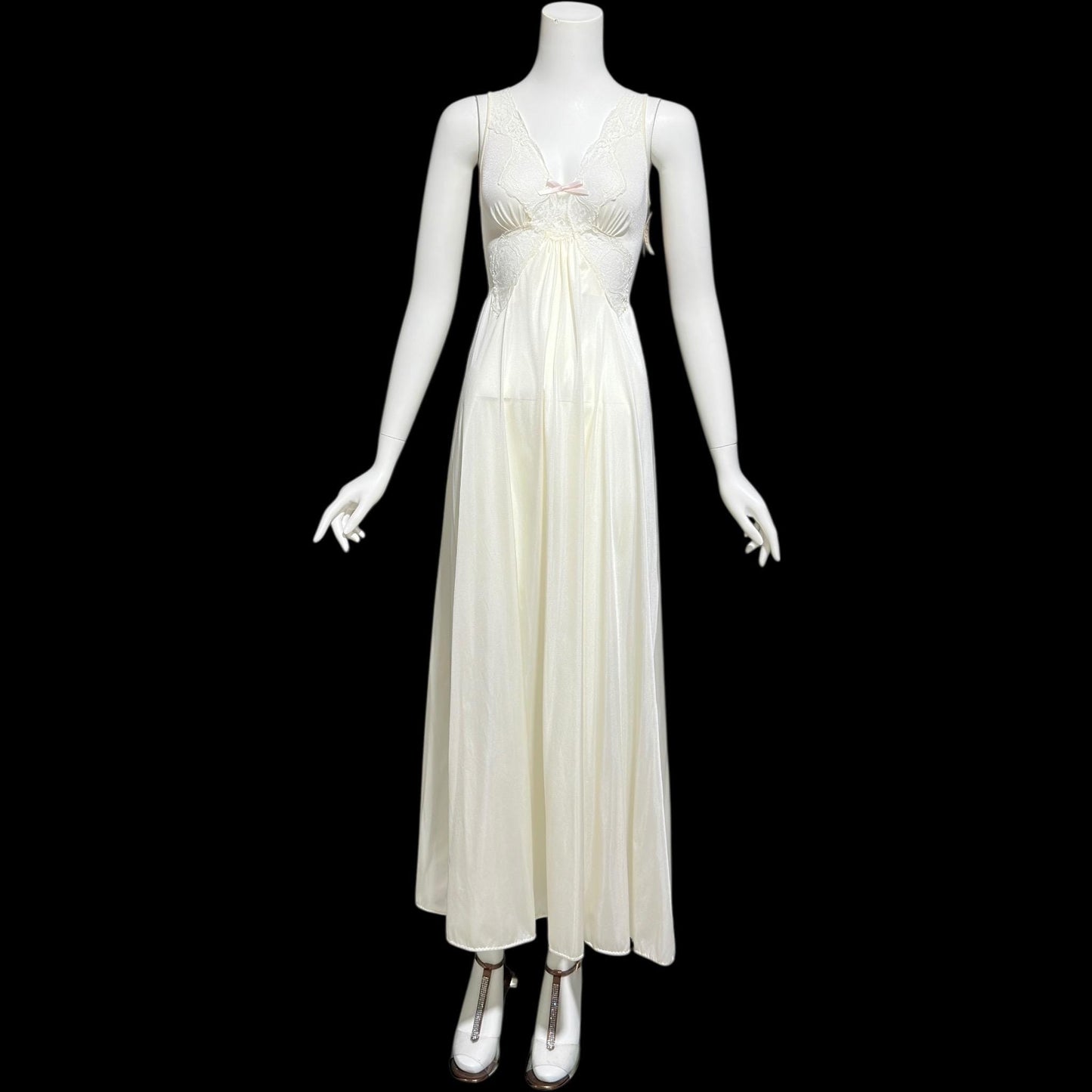 OLGA vintage 1970s nightgown, #92097 Bodysilk Creamy White full sweep night gown dress