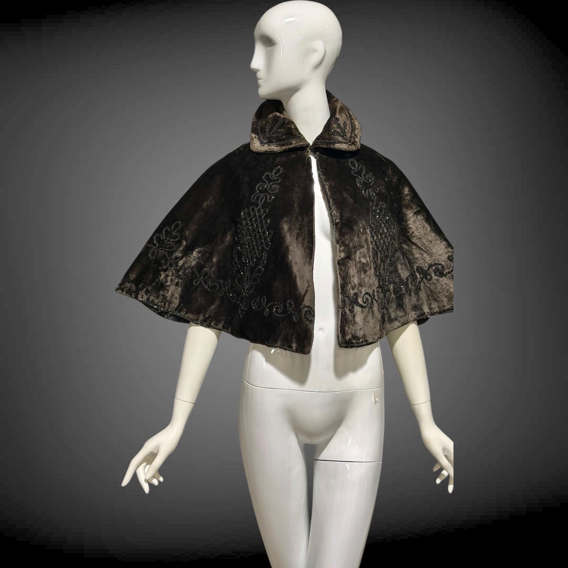 1900s Antique Victorian Short Capelet, Velvet beaded Mantle cape, shawl, wrap