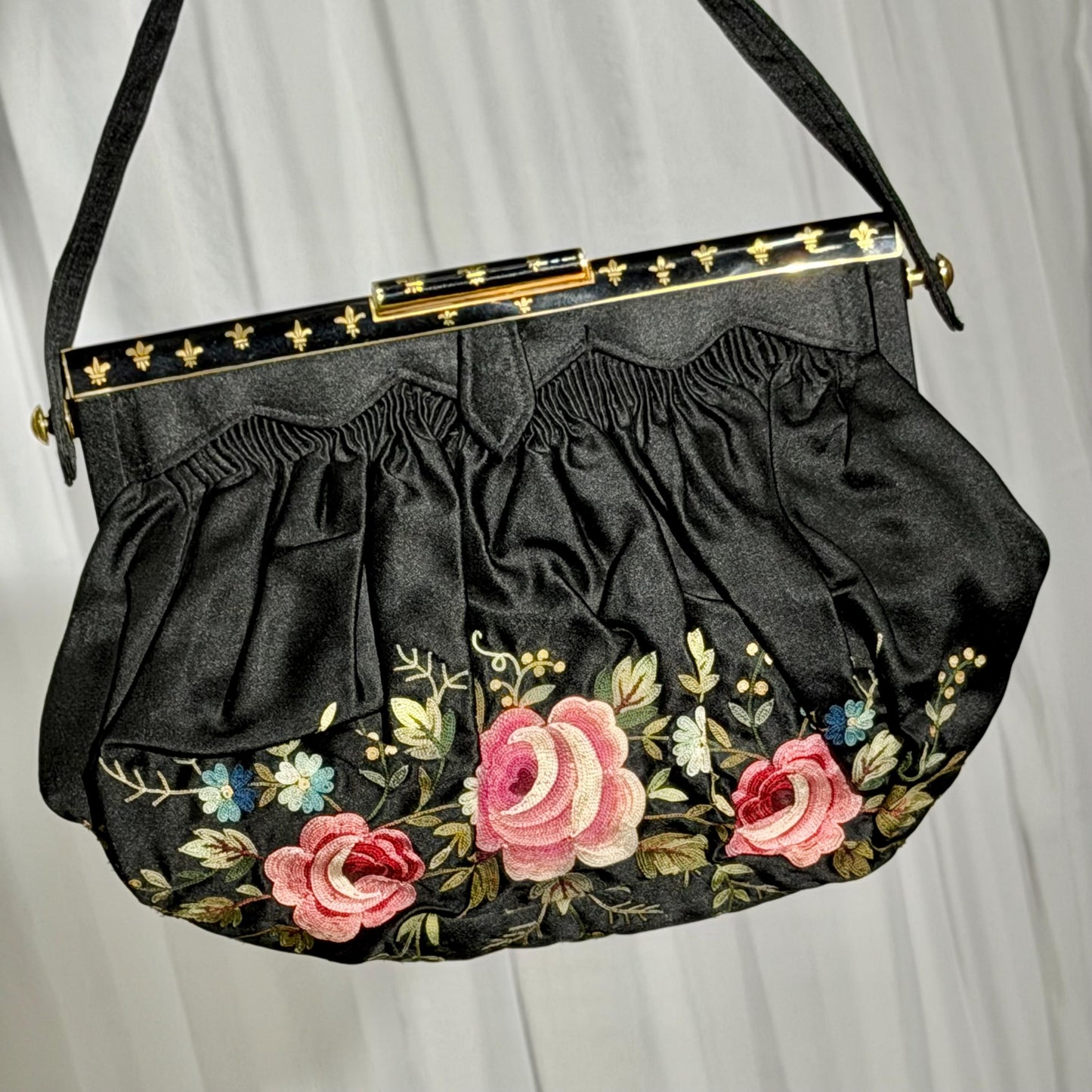 1940s Vintage French silk hand made Evening purse, Point de Beauvais Stitchery,  Enamel frame purse / Embroidered roses