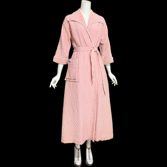 B. COHEN vintage 1940s dressing gown robe, quilted baby pink wrap front housecoat