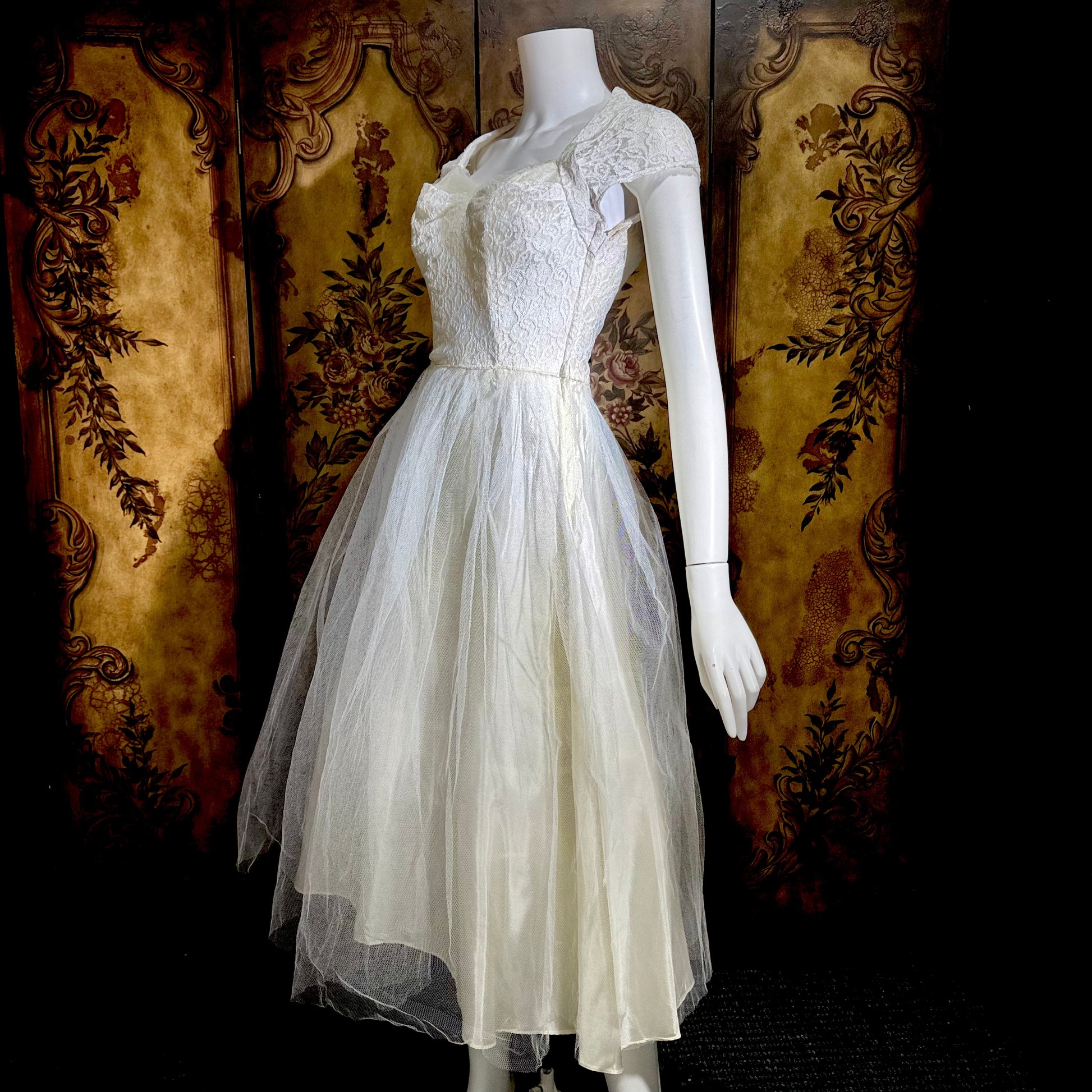 1950s vintage Tea Length wedding dress gown, White Lace Bridal dress