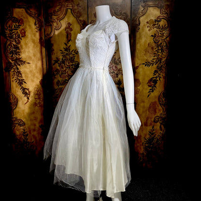 1950s vintage Tea Length wedding dress gown, White Lace Bridal dress