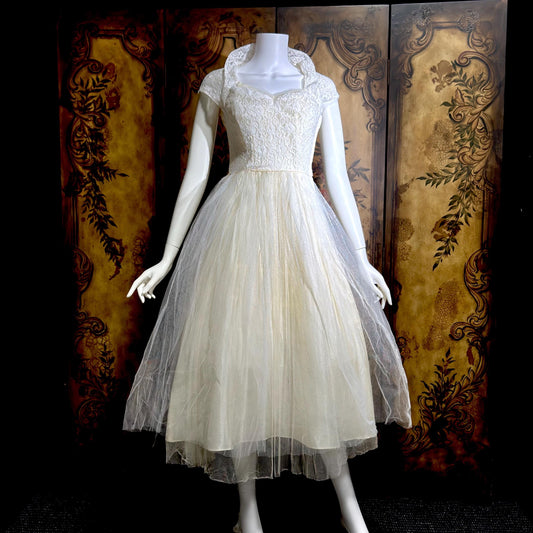 Vintage & Antique Bridal & Wedding Gowns and Trousseau VINTAGE DRESS CLOSET Vintage & Antique Bridal & Wedding Gowns and Trousseau VINTAGE DRESS CLOSET