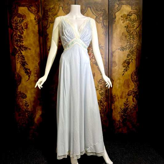 1940s VINTAGE DRESSES - Vintage Dresses, Evening Gowns - VintageDressCloset VINTAGE DRESS CLOSET 1940s VINTAGE DRESSES - Vintage Dresses, Evening Gowns - VintageDressCloset VINTAGE DRESS CLOSET