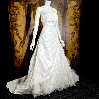 ST. PUCCHI SPOSA vintage Y2K wedding dress gown, white ball gown with ruffle train