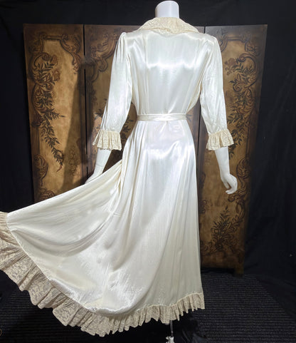 1930s Vintage Dressing Gown Robe, White Shiny Liquid Satin Lace Loungewear Robe