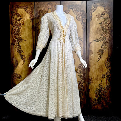 ODETTE BARSA vintage dressing gown robe, 1950s white smocked elastic bridal housecoat, Large