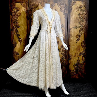 ODETTE BARSA vintage dressing gown robe, 1950s white smocked elastic bridal housecoat, Large