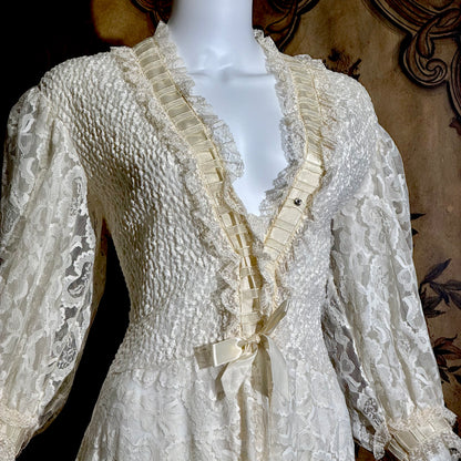 ODETTE BARSA vintage dressing gown robe, 1950s white smocked elastic bridal housecoat, Large