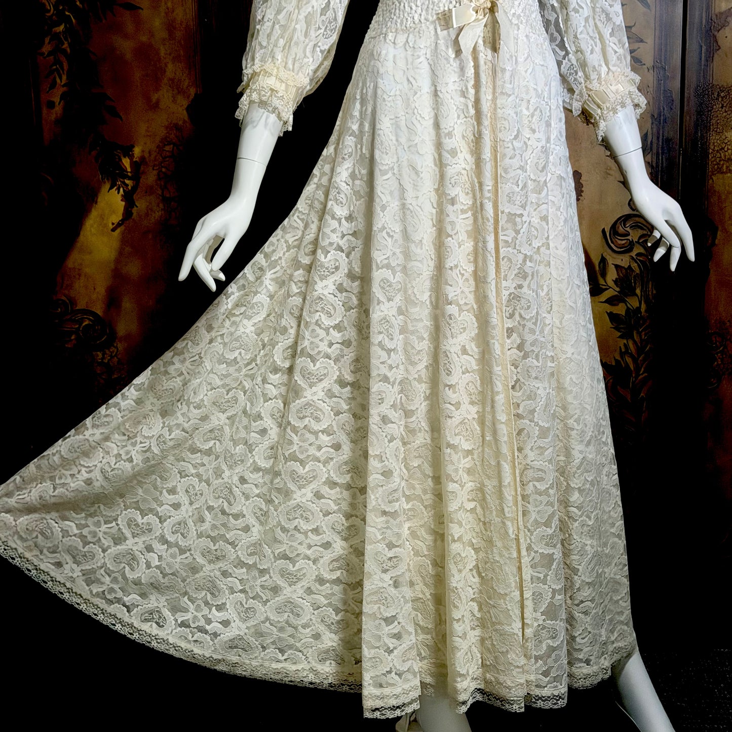 ODETTE BARSA vintage dressing gown robe, 1950s white smocked elastic bridal housecoat, Large