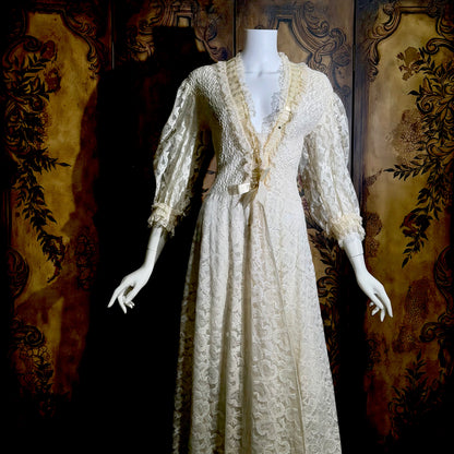ODETTE BARSA vintage dressing gown robe, 1950s white smocked elastic bridal housecoat, Large