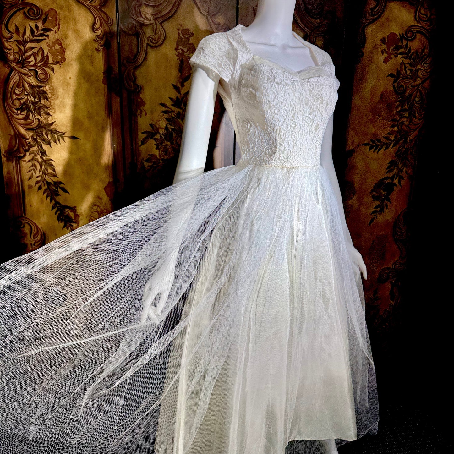 1950s vintage Tea Length wedding dress gown, White Lace Bridal dress