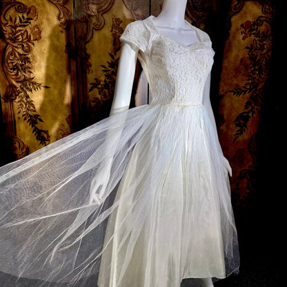 1950s vintage Tea Length wedding dress gown, White Lace Bridal dress