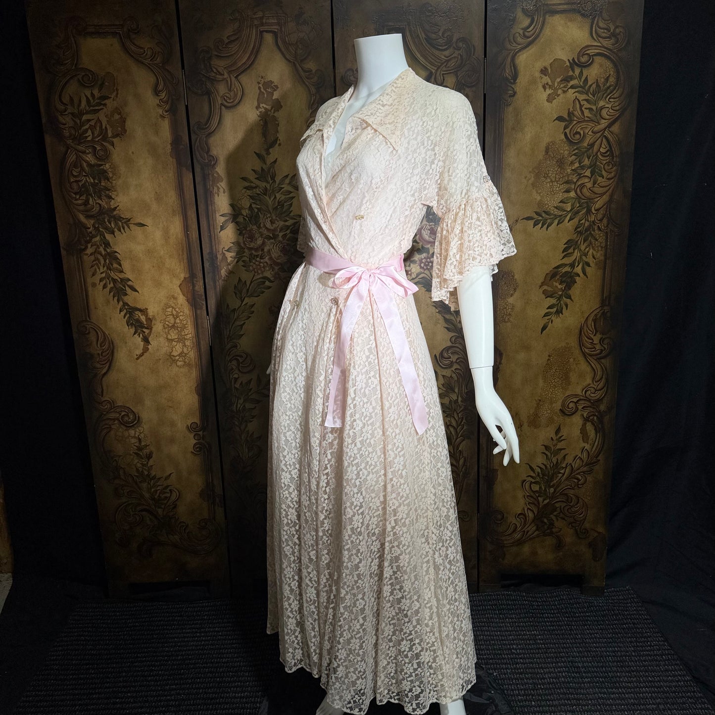 FLOBERT Vintage 1940s dressing gown robe, dusty pink sheer nylon lace wrap front full sweep housecoat hostess dress