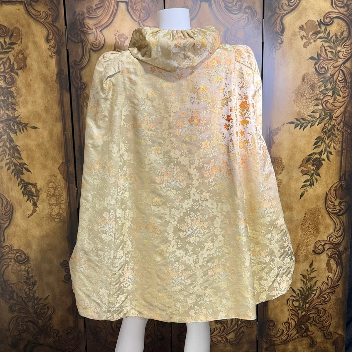 C CRAWFORD HOLLIDGE Vintage 1930s silk damask cape, floral evening cape