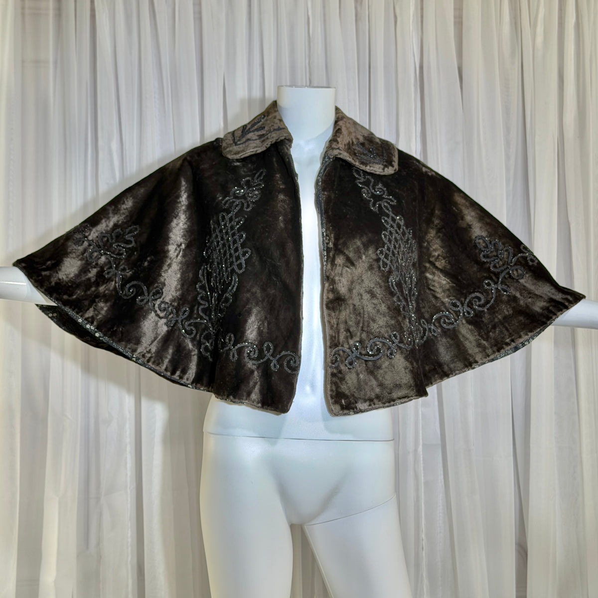 1800s Antique Victorian Short Capelet, Velvet beaded Mantelet cape, shawl, wrap