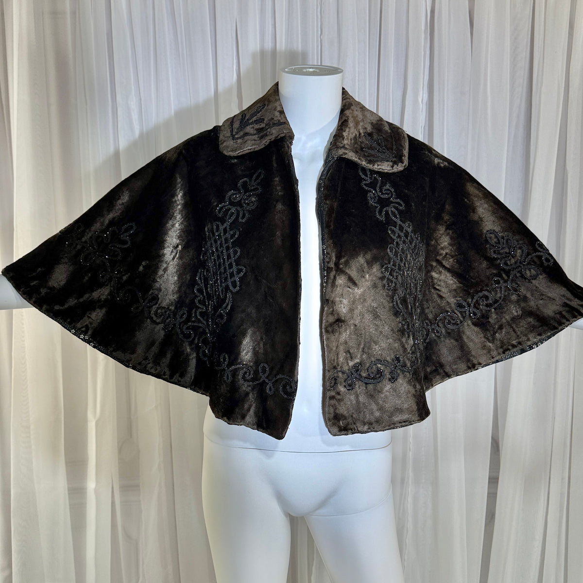 1800s Antique Victorian Short Capelet, Velvet beaded Mantelet cape, shawl, wrap