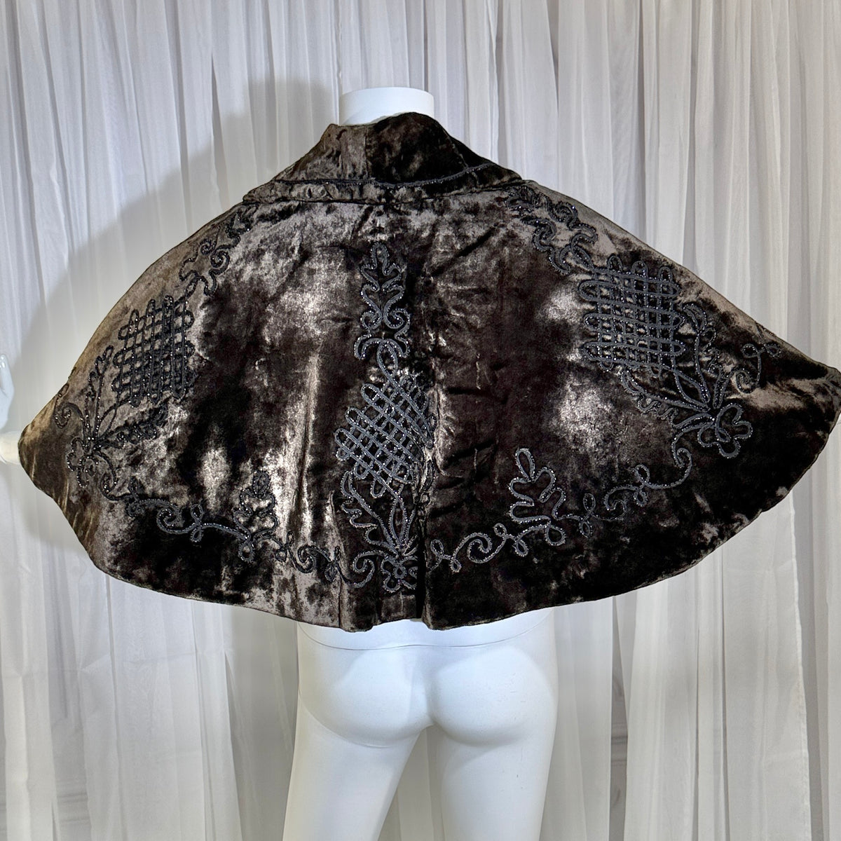 1800s Antique Victorian Short Capelet, Velvet beaded Mantelet cape, shawl, wrap