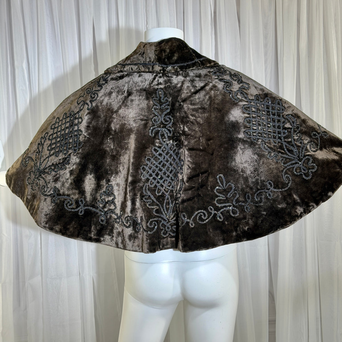 1800s Antique Victorian Short Capelet, Velvet beaded Mantelet cape, shawl, wrap