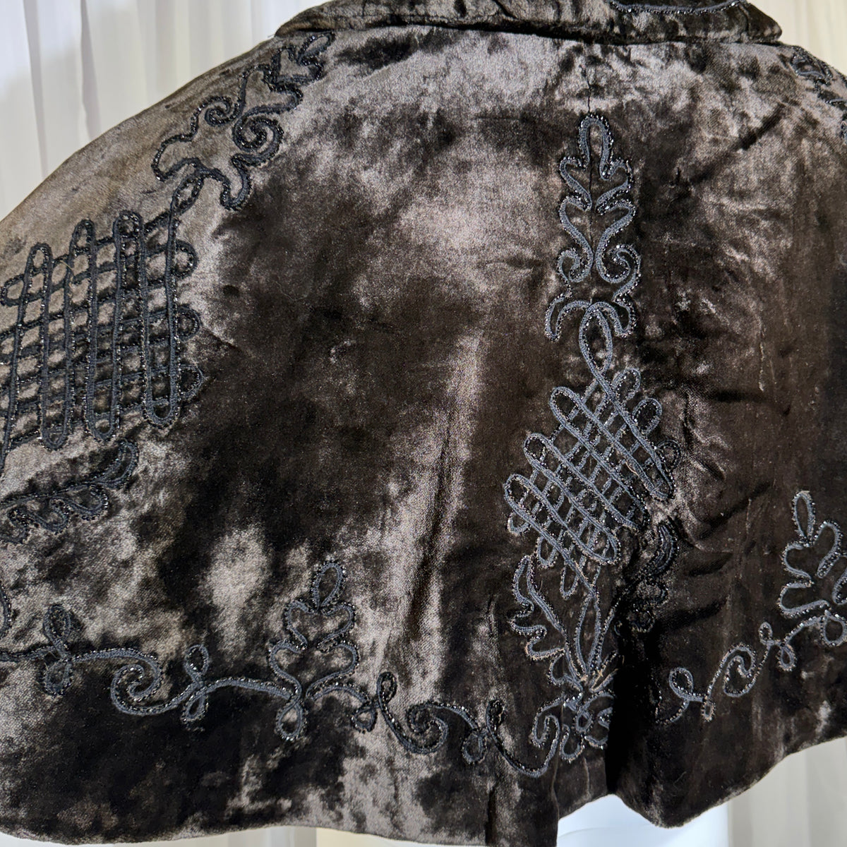 1800s Antique Victorian Short Capelet, Velvet beaded Mantelet cape, shawl, wrap