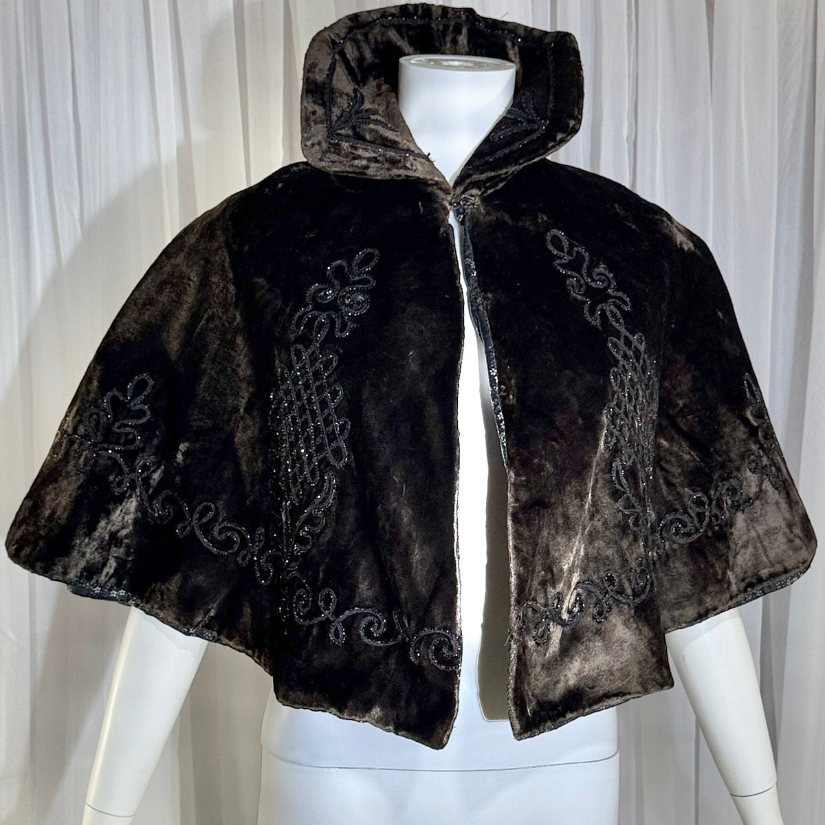 1800s Antique Victorian Short Capelet, Velvet beaded Mantelet cape, shawl, wrap
