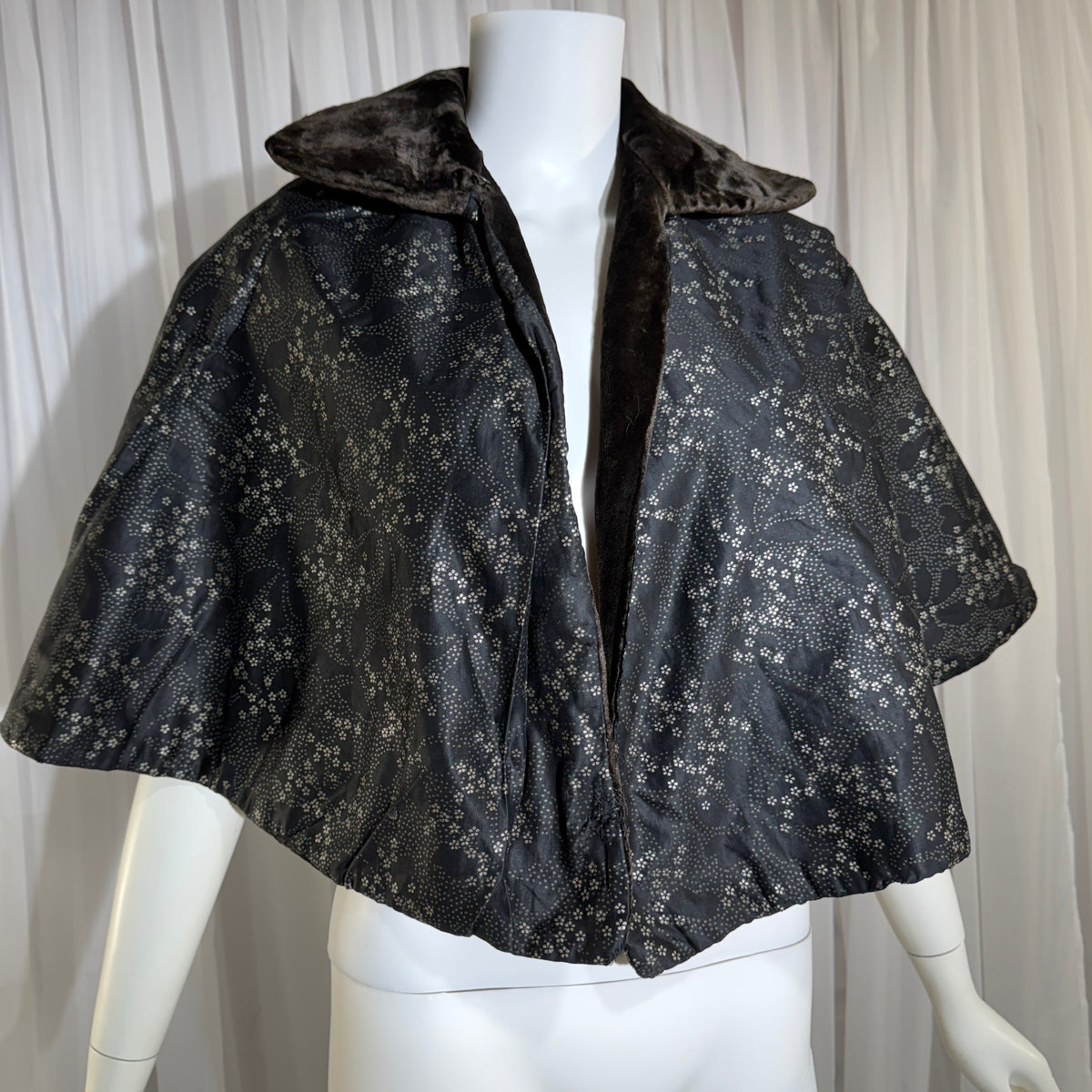 1800s Antique Victorian Short Capelet, Velvet beaded Mantelet cape, shawl, wrap