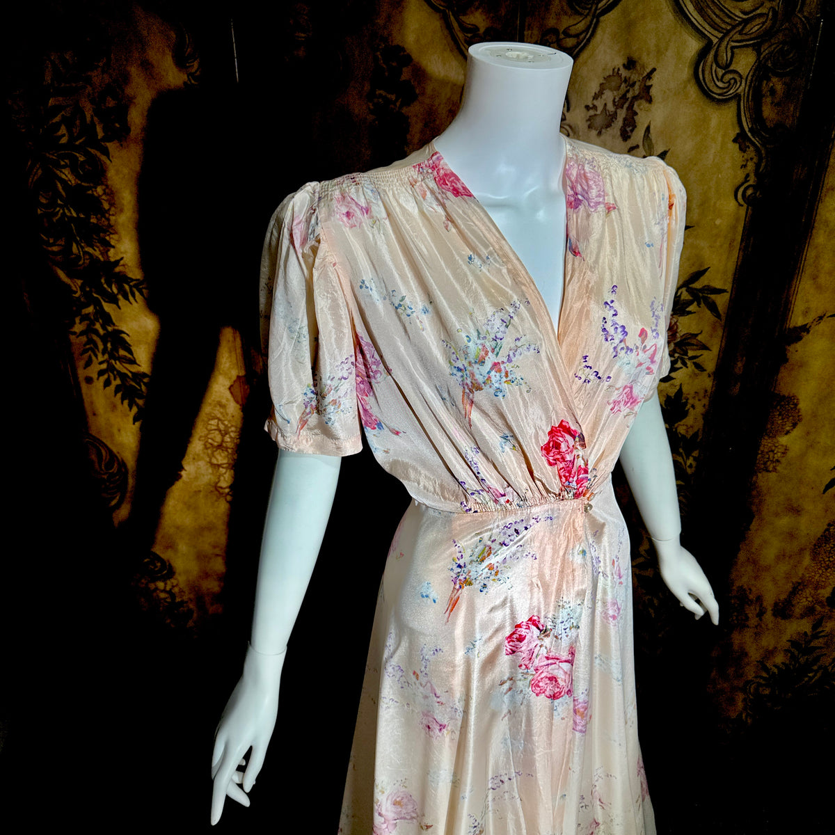 1930s vintage dressing gown robe, Peachy Pink Satin Rose print floral wrap hostess gown