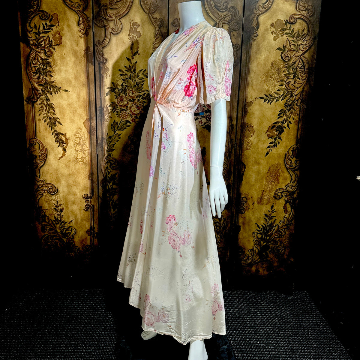 1930s vintage dressing gown robe, Peachy Pink Satin Rose print floral wrap hostess gown