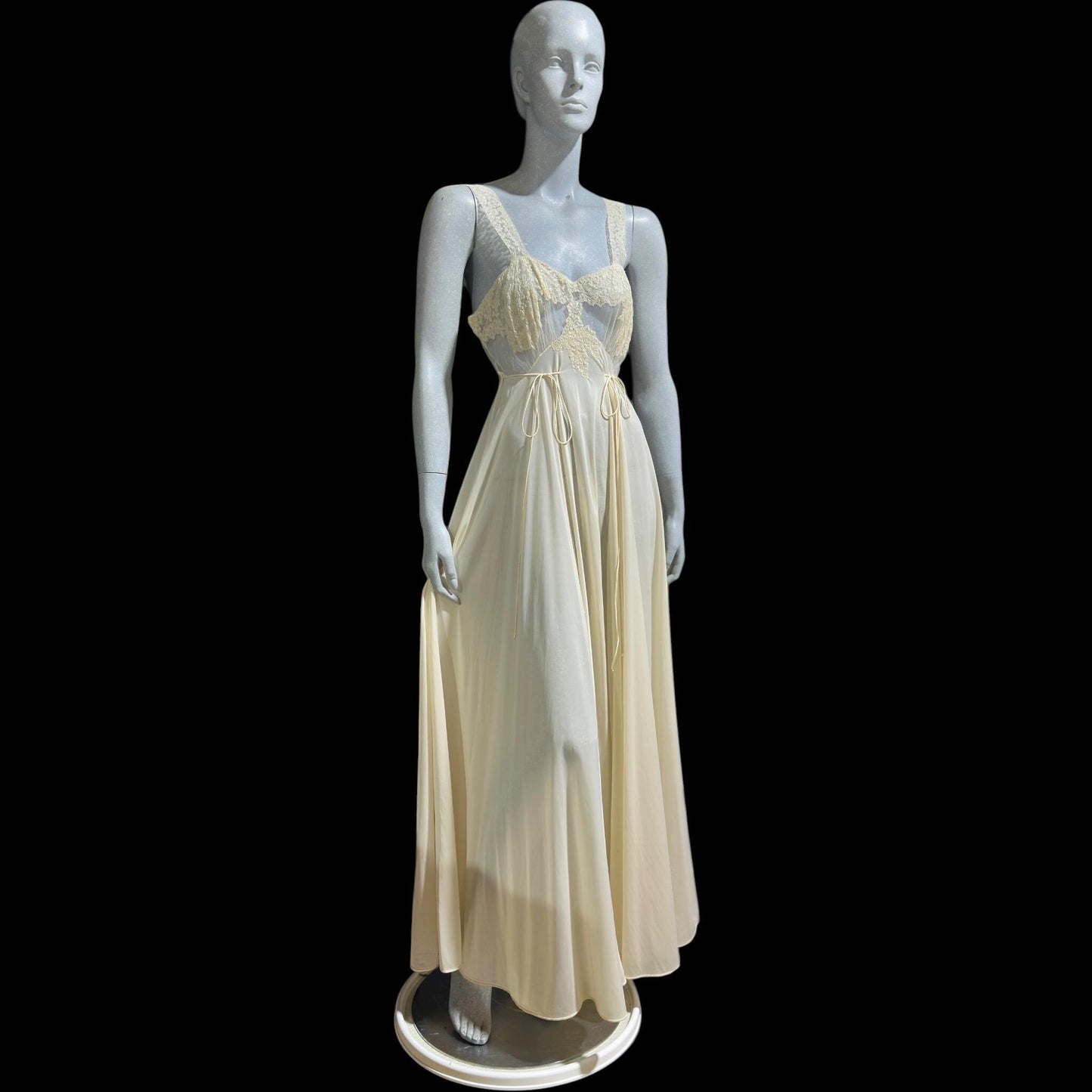 KICKERNICK Vintage 1940s Nightgown Slip dress, off White Sheer Lace full sweep lingerie dress