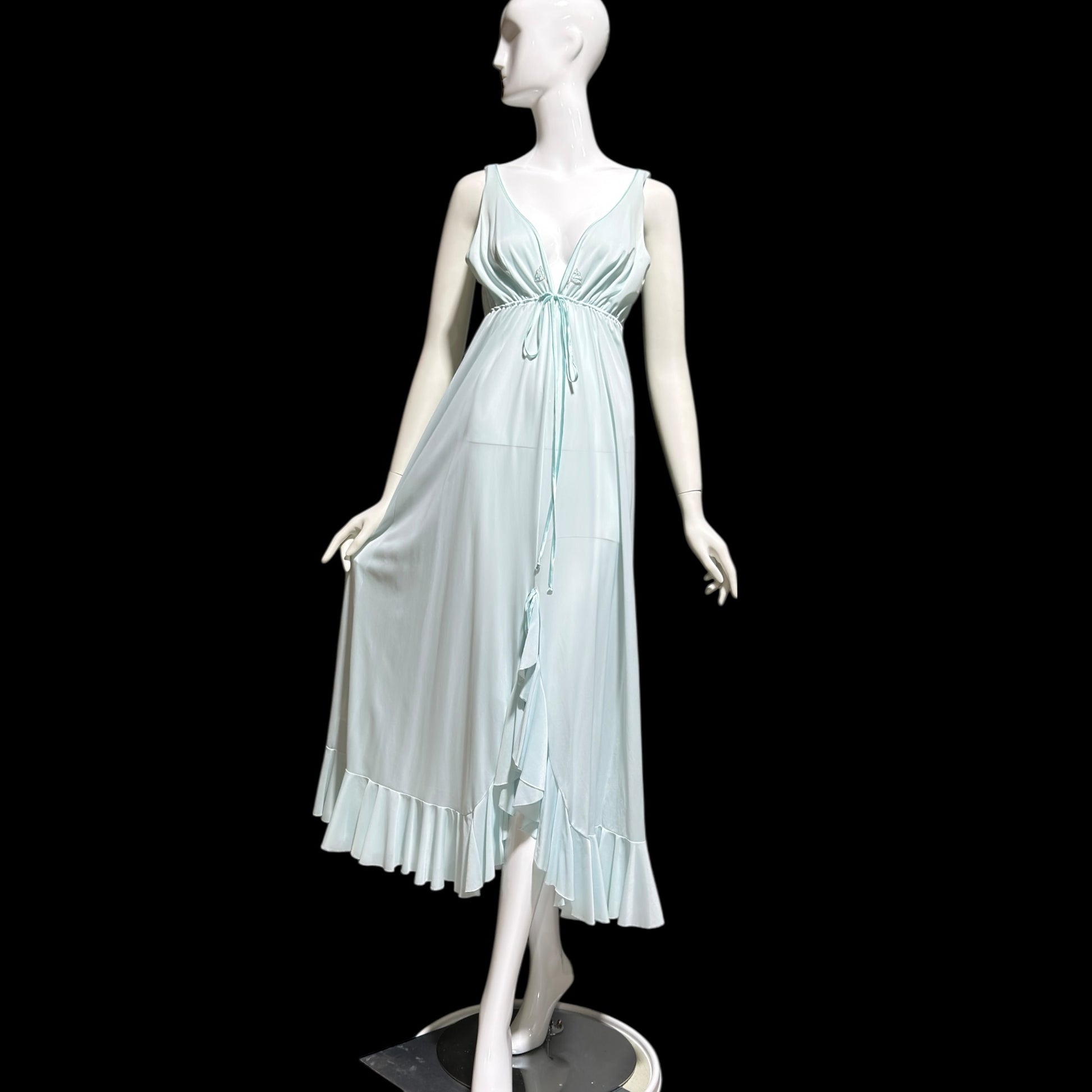 LUCIE ANN BEVERLY Hills, Claire Sandra vintage 1960s nightgown, powder – VINTAGE  DRESS CLOSET