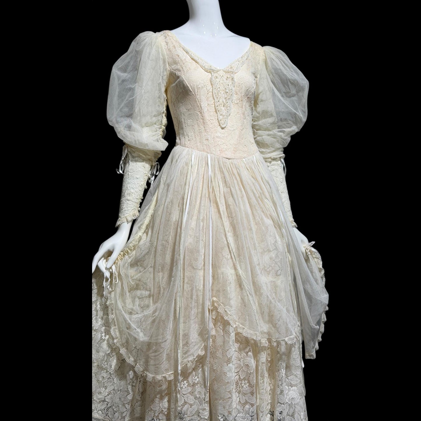 MARIANA HARDWICK vintage 1980s wedding dress, Cream lace & tulle romantic midi gown