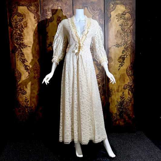 ODETTE BARSA vintage dressing gown robe, 1950s white smocked elastic bridal housecoat, Large