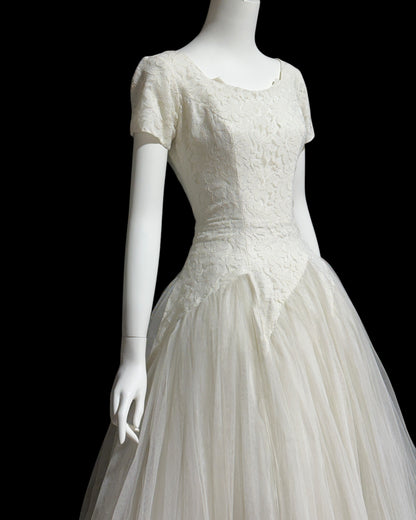 1950s vintage wedding dress, white tulle and lace cupcake full length bridal ball gown with full skirt