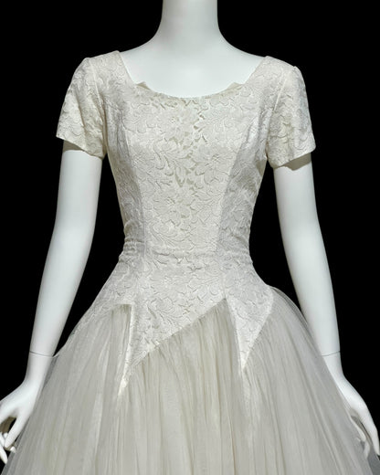 1950s vintage wedding dress, white tulle and lace cupcake full length bridal ball gown with full skirt