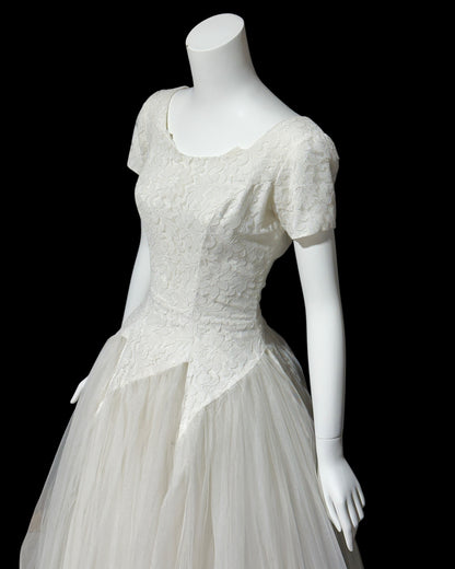 1950s vintage wedding dress, white tulle and lace cupcake full length bridal ball gown with full skirt
