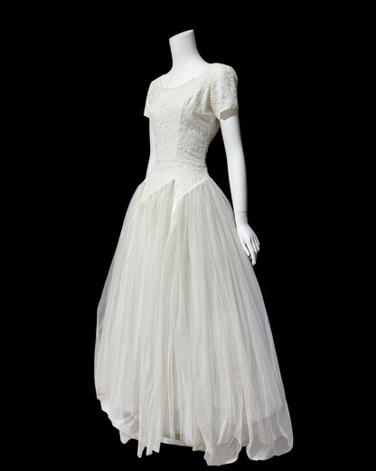 1950s vintage wedding dress, white tulle and lace cupcake full length bridal ball gown with full skirt