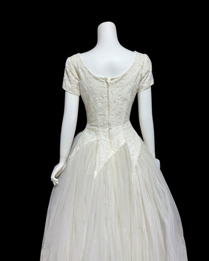 1950s vintage wedding dress, white tulle and lace cupcake full length bridal ball gown with full skirt