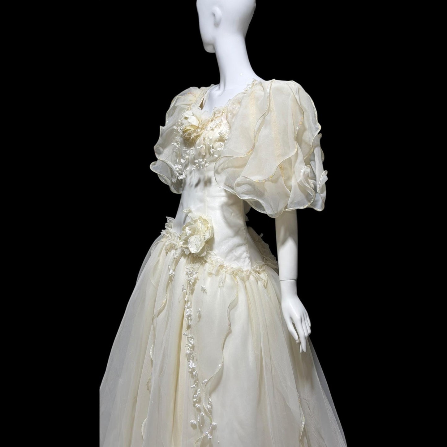 ST PUCCHI vintage 1980s wedding dress gown, Ivory Fairytale ball gown, 100% Thai silk