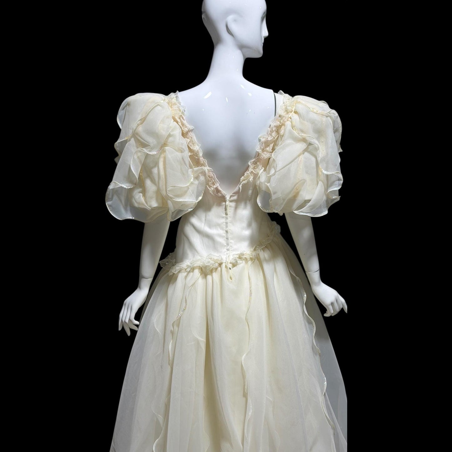 ST PUCCHI vintage 1980s wedding dress gown, Ivory Fairytale ball gown, 100% Thai silk