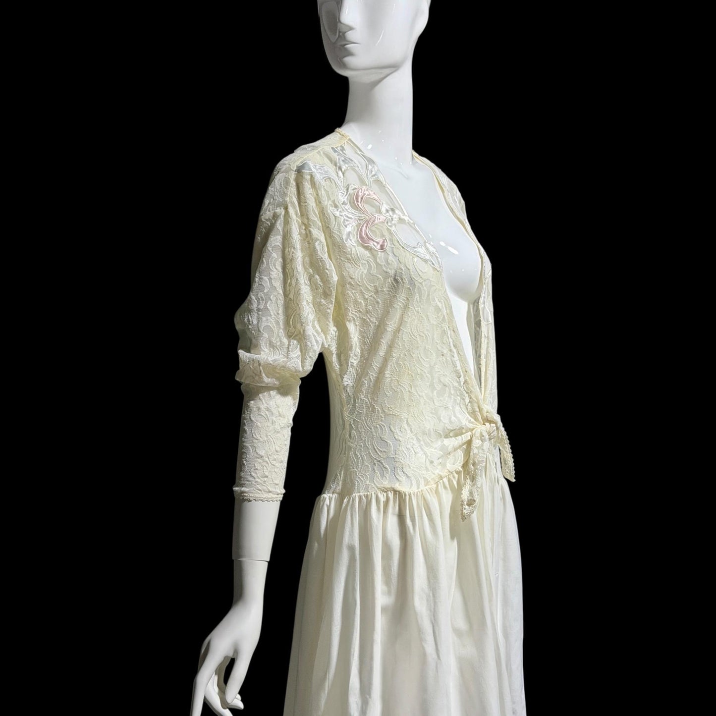 NATORI Saks, vintage dressing gown robe, 1980s Sheer white lace tie front house coat