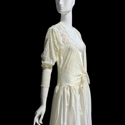 NATORI Saks, vintage dressing gown robe, 1980s Sheer white lace tie front house coat