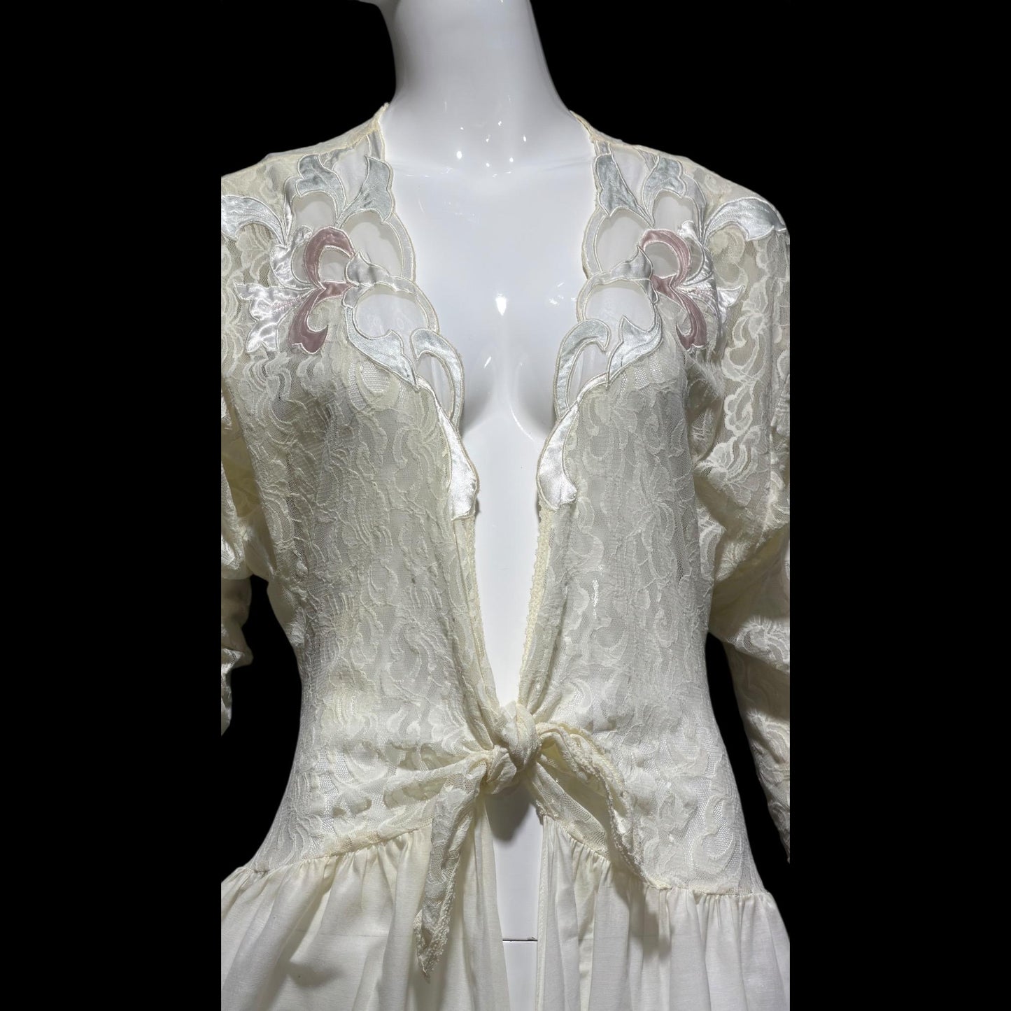 NATORI Saks, vintage dressing gown robe, 1980s Sheer white lace tie front house coat