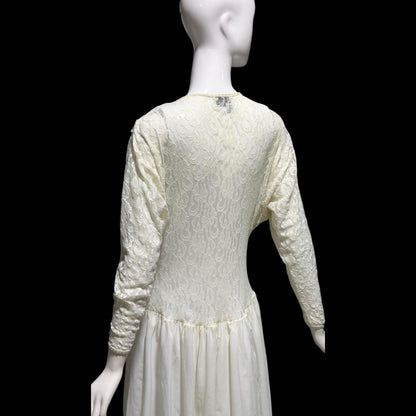 NATORI Saks, vintage dressing gown robe, 1980s Sheer white lace tie front house coat