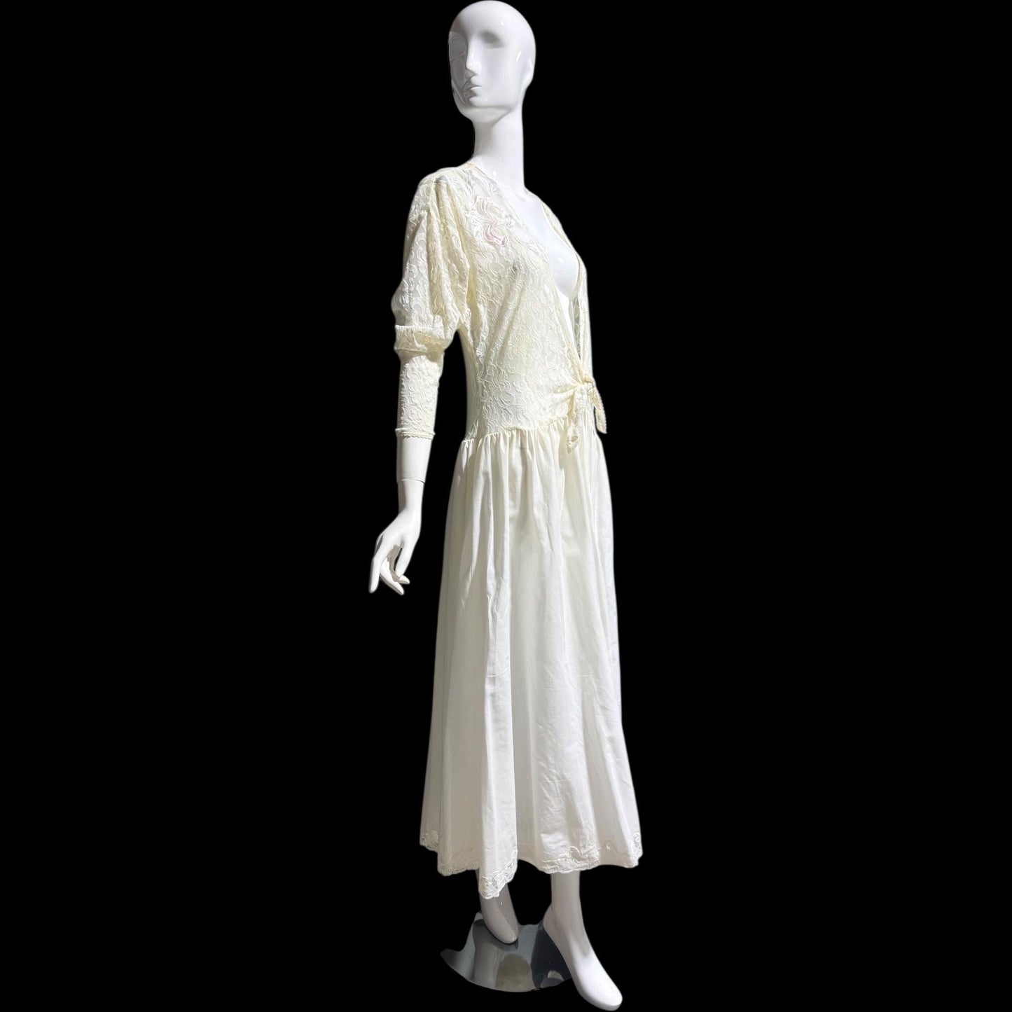 NATORI Saks, vintage dressing gown robe, 1980s Sheer white lace tie front house coat