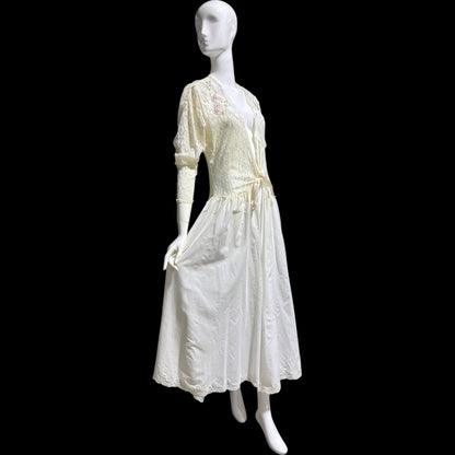 NATORI Saks, vintage dressing gown robe, 1980s Sheer white lace tie front house coat