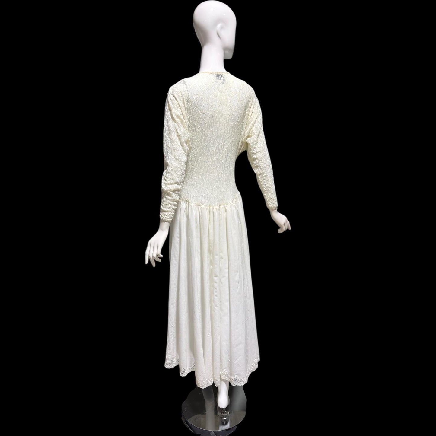NATORI Saks, vintage dressing gown robe, 1980s Sheer white lace tie front house coat